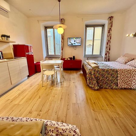 Alla Scalinata Del Teatro Rossetti Confort Suites Parcheggio Триест Экстерьер фото