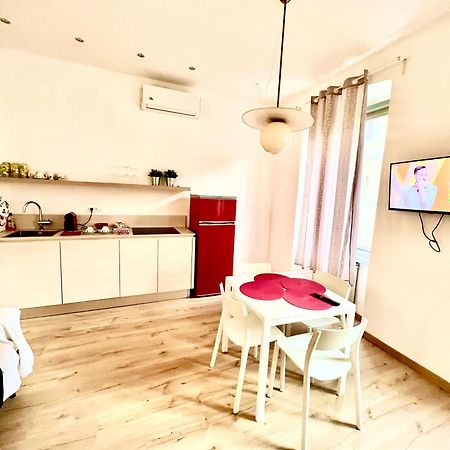 Alla Scalinata Del Teatro Rossetti Confort Suites Parcheggio Триест Экстерьер фото