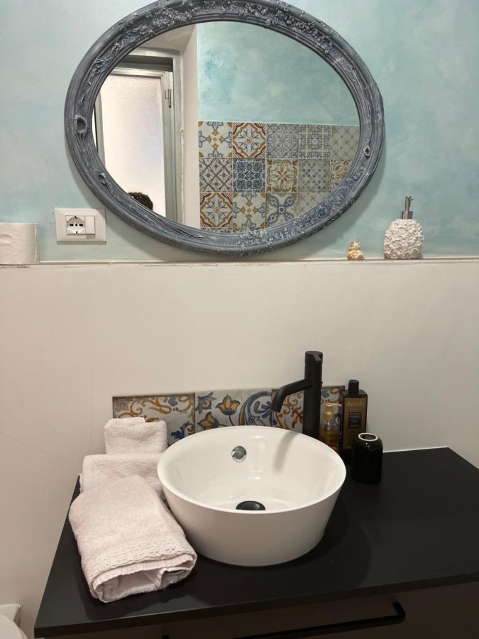 Alla Scalinata Del Teatro Rossetti Confort Suites Parcheggio Триест Экстерьер фото