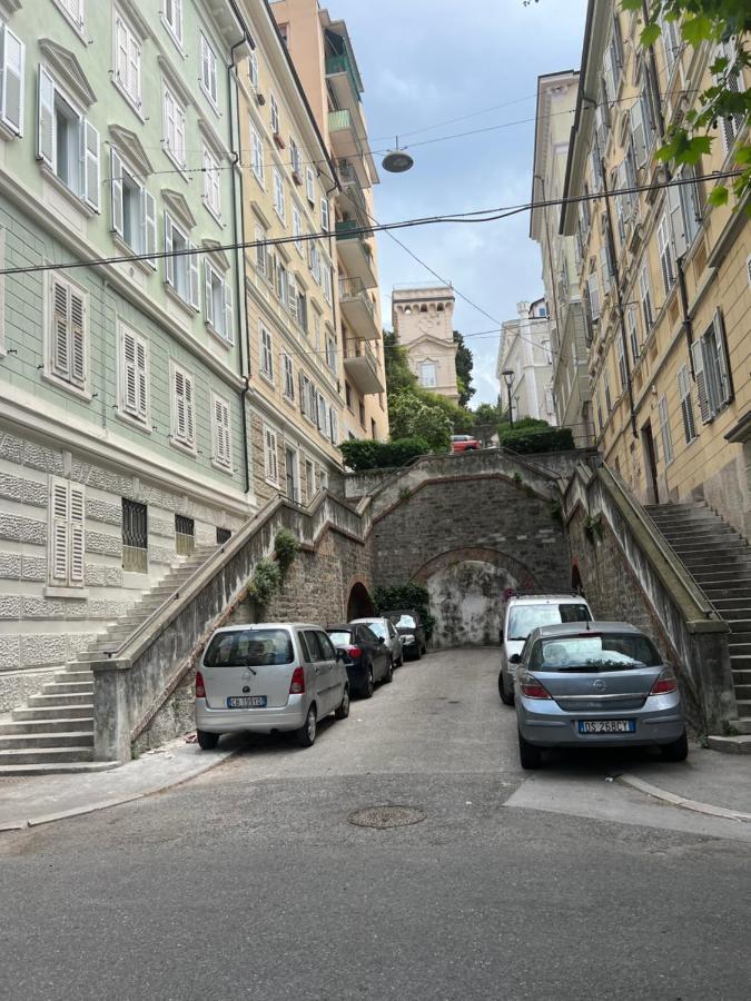 Alla Scalinata Del Teatro Rossetti Confort Suites Parcheggio Триест Экстерьер фото